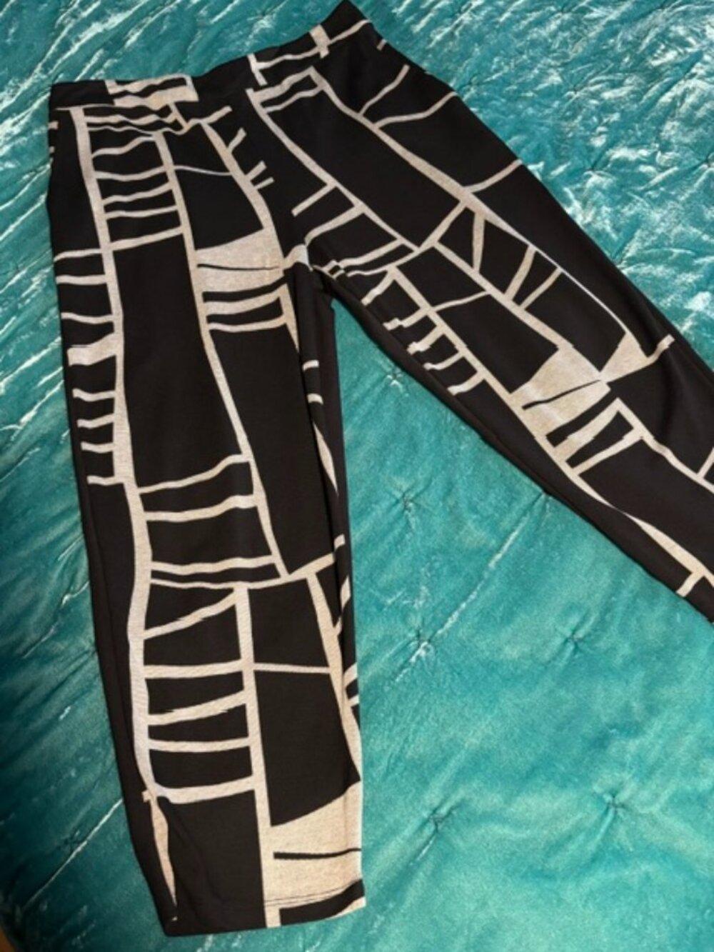 Ozai N Ku Black & White Graphic Print Pants
